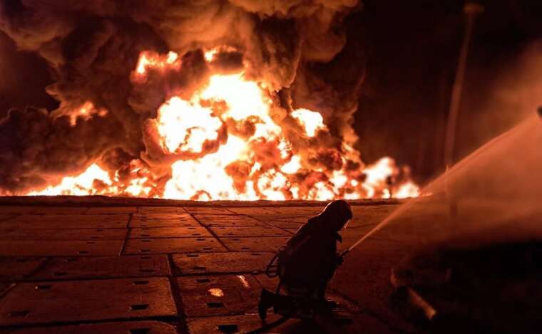 Атака РФ по Одесской области: вспыхнул крупный пожар, задействован спецпоезд