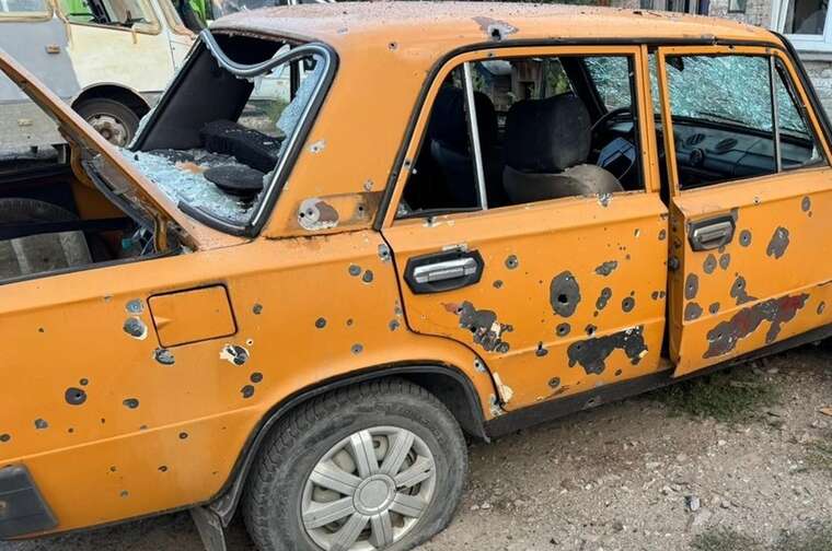 Російський обстріл Львова: під удар потрапив промисловий об’єкт, постраждали житлові будинки та автомобілі