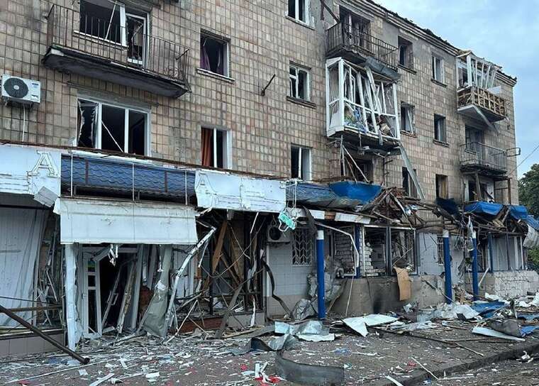 Ворог обстріляв інфраструктуру Конотопа: пошкоджені будинки