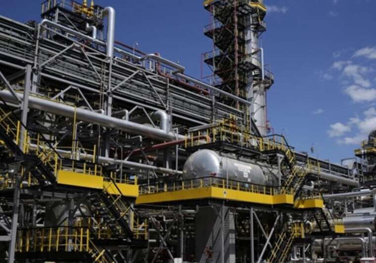 У Ростовській області четвертий день горить Новошахтинський НПЗ після атаки БпЛА