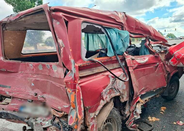 У Полтавській області зіткнулися два вантажні автомобілі та мікроавтобус