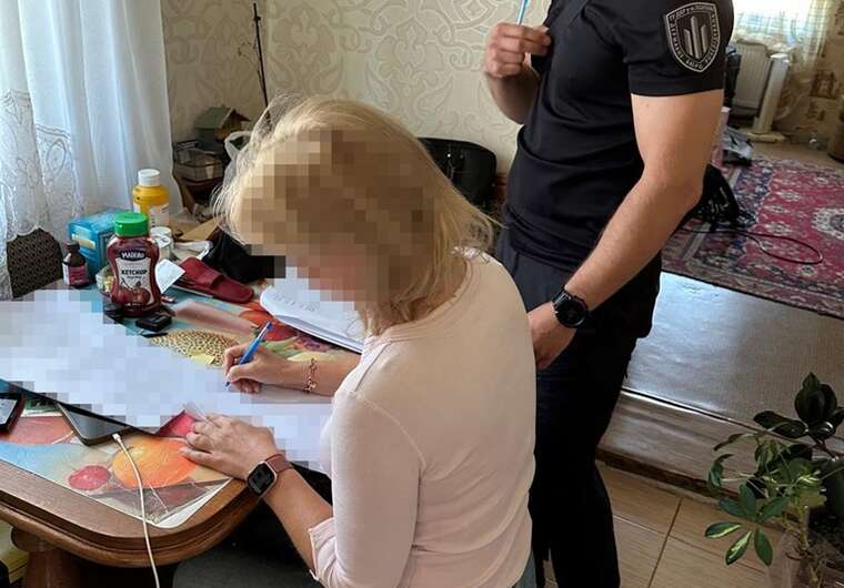 На Полтавщині військовослужбовиця регулярно відпочивала на закордонних курортах, отримуючи зарплату, – ДБР