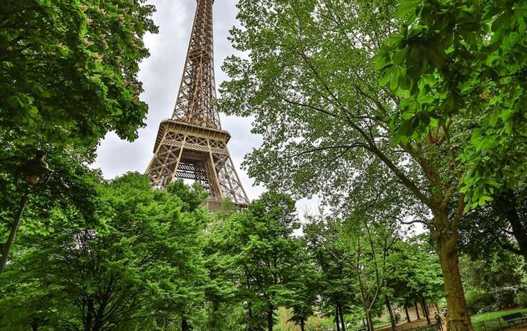 В Париже возле Эйфелевой башни изнасиловали 32-летнюю украинку