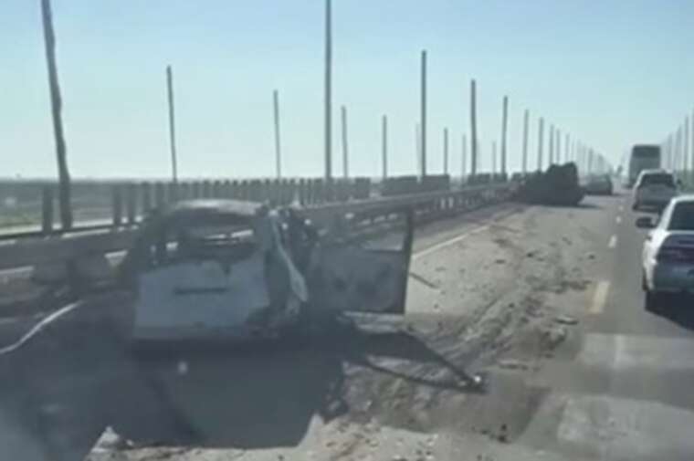 На трасі Херсон-Миколаїв вітер зніс "коридор безпеки", рух транспорту обмежено