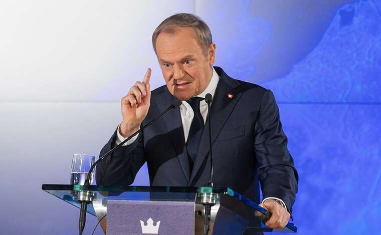 Польща скасує виплати для безробітних українських біженців, — Туск