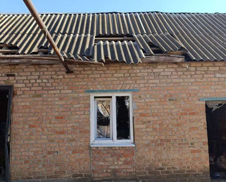 Росія обстріляла Нікопольський та Синельниківський райони: двоє поранених, пошкоджено будинки та інфраструктуру