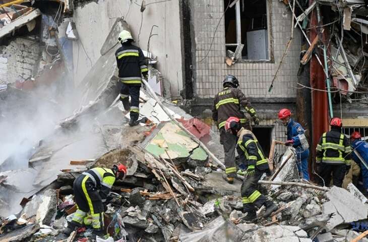 В столице после ночного обстрела перекрыт ряд улиц