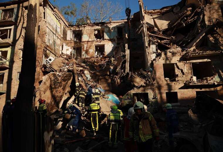 Після нічної атаки на Київ загинуло 8 осіб, - Зеленський