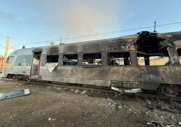 «Укрзалізниця» показала кадры повреждённого поезда после атаки