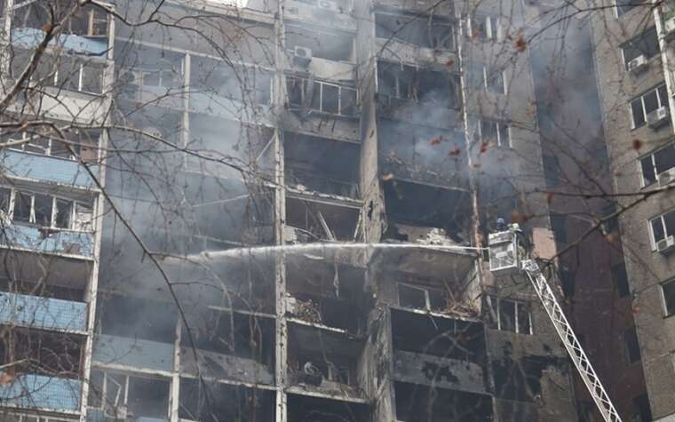 Момент удару по житловому комплексу «Паркленд» у Києві потрапив на відео