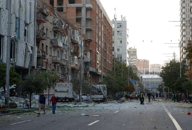 Київ: Опубліковано кадри руйнувань після удару по району метро «Олімпійська»