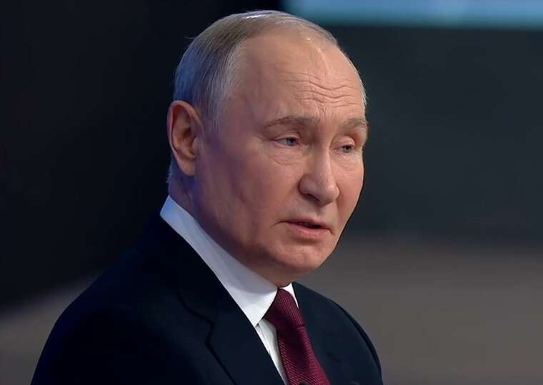 После атаки дронов возле дворца Путина вспыхнул лесной пожар