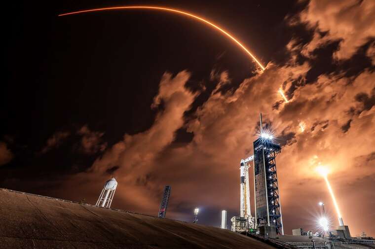 SpaceX запустила в космос еще 28 спутников Starlink