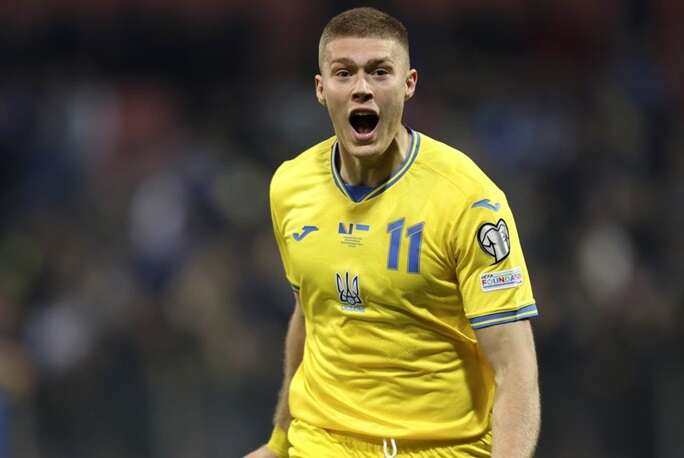 Артем Довбик залишає Рим: Нападника збірної України виставили на трансфер у «Ромі»