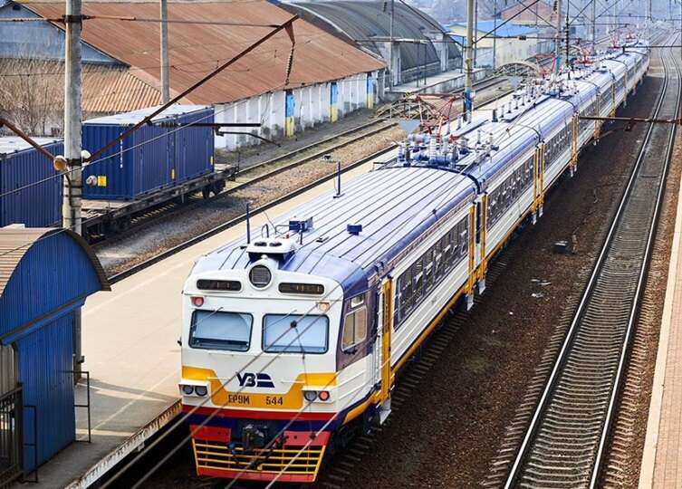 Ракетна атака РФ пошкодила інфраструктуру на Київщині: Затримуються міжнародні та внутрішні рейси