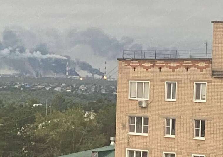 У Росії дрони атакували Сизрань, після вибухів на НПЗ виникла пожежа