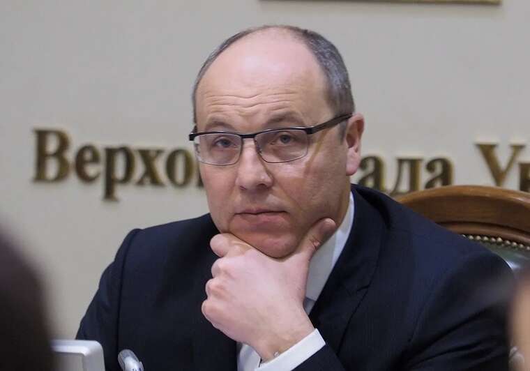 В Киеве приспустили флаг на здании парламента в память об Андрее Парубие