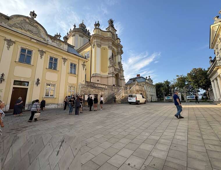 A memorial service for Andriy Parubiy is being held in Lviv