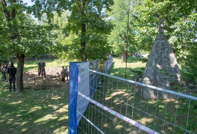 Минкульт сообщил о завершении работ по эксгумации польских военных во Львове