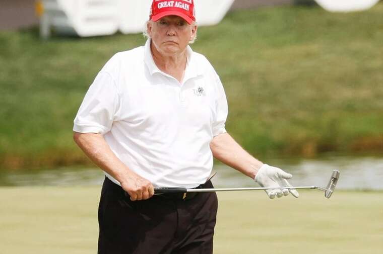Трамп провів третину свого президентського терміну на полі для гольфу, - Білий дім