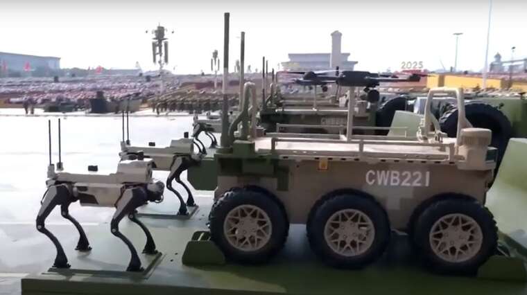 Китай показав «робововків» та ракети, що можуть вразити будь-яку точку світу