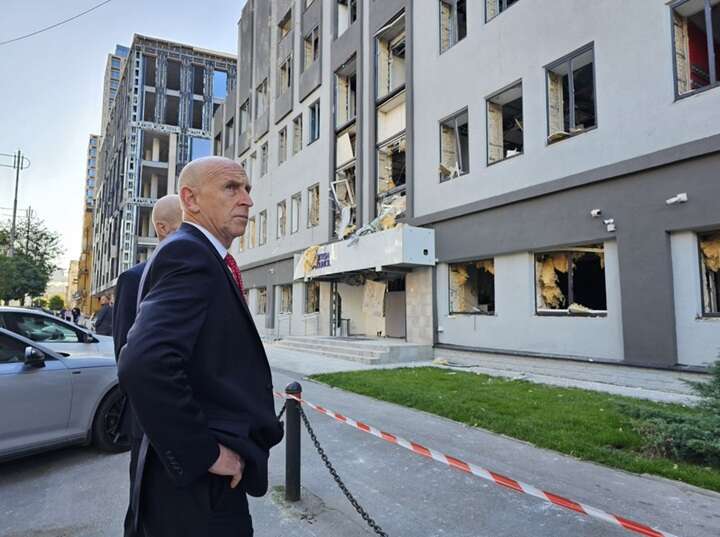 Міністр оборони Британії Джон Гілі у Києві оглянув зруйновану будівлю Британської ради