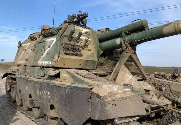 Оператори безпілотних систем знищили російську САУ, сховану в будівлі