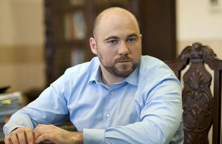 OPFL deputy Stolar left the Council meeting in a "Maybach" with security