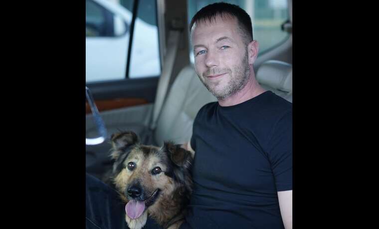 Символ незламності: собака Джессі, що вразила всю країну, повернулася до родини загиблого господаря