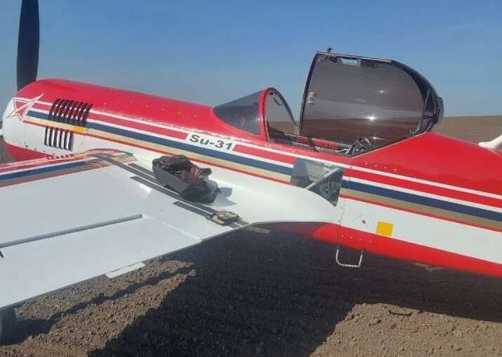 На Львівщині літак Су-31 здійснив екстрену посадку в полі