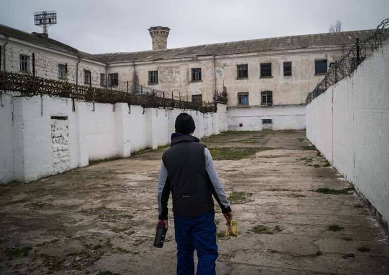 Суд засудив херсонця, який працював охоронцем у колонії окупантів, до 14 років тюрми