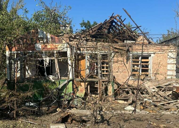 Russians attacked the Nikopol and Synelnykove districts: 5 injured, schools and hospitals damaged