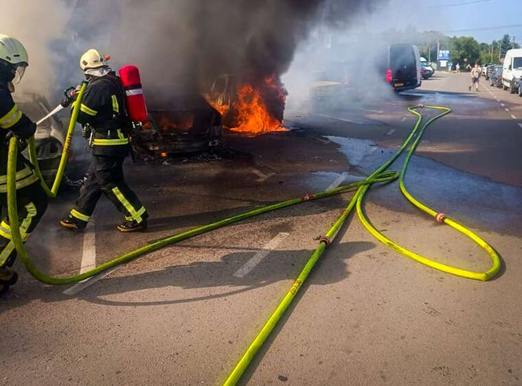 Large-scale fire in Dnipro: warehouses of the former combine harvester plant are burning