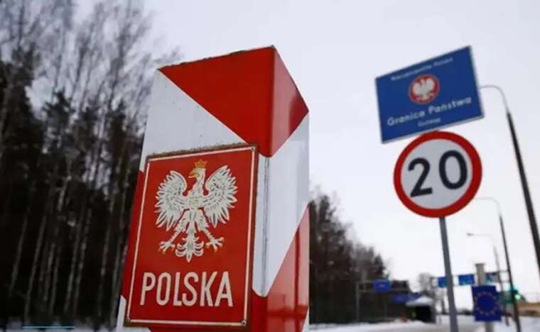 Польша срочно призывает своих граждан покинуть Беларусь