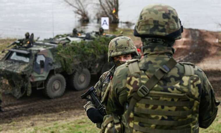 У Польщі на військовому полігоні пролунав вибух: є постраждалі