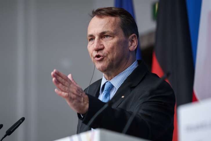 Російські дрони навмисно порушили повітряний простір Польщі, – Сікорський