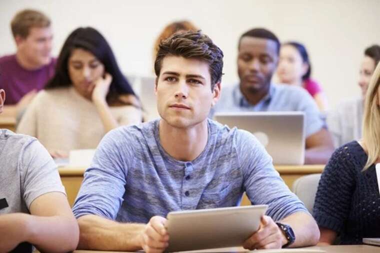 У МОН розповіли, скільки чоловіків 25+ вступили до вишів у 2025 році