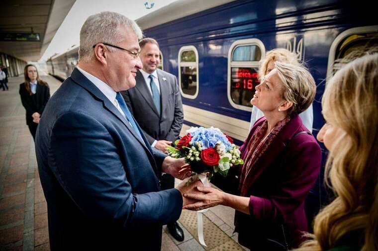 The head of the British Foreign Office arrived in Ukraine on her first foreign visit in the position