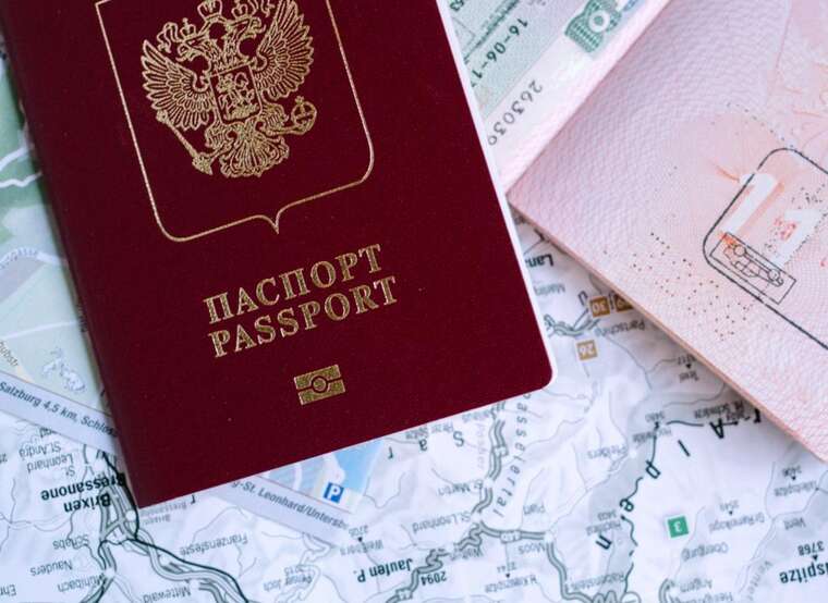 Politico: Євросоюз планує посилити візові обмеження для росіян