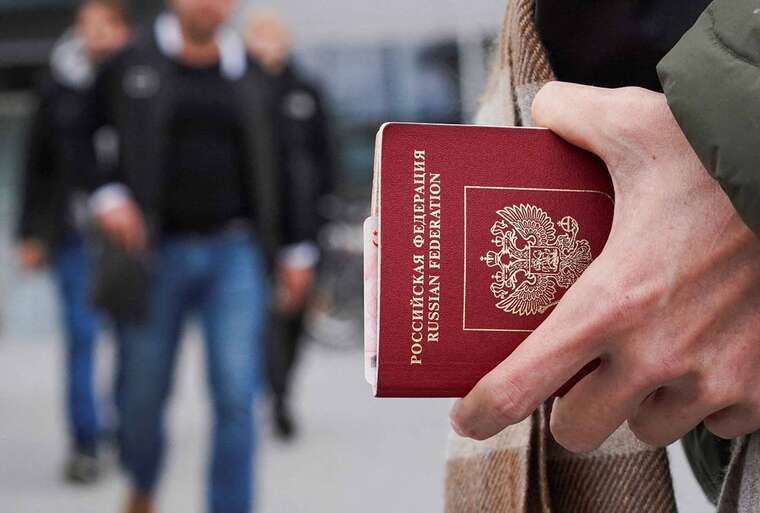 Країни ЄС посилюють візові правила для росіян