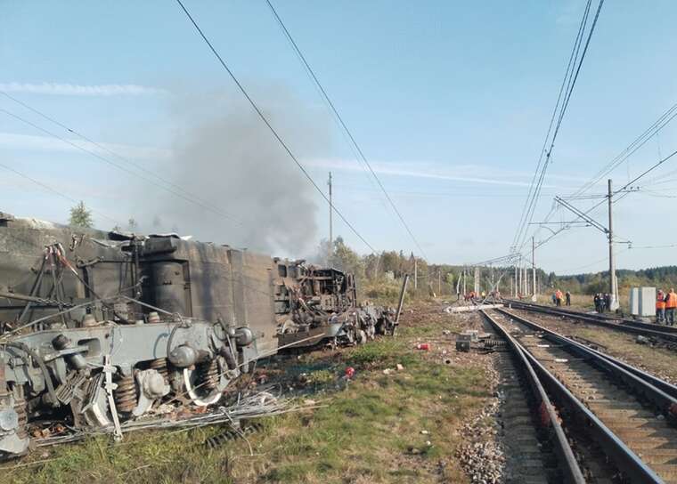 У Росії сталися дві аварії з тепловозами: рух поїздів зупинено, загинув машиніст