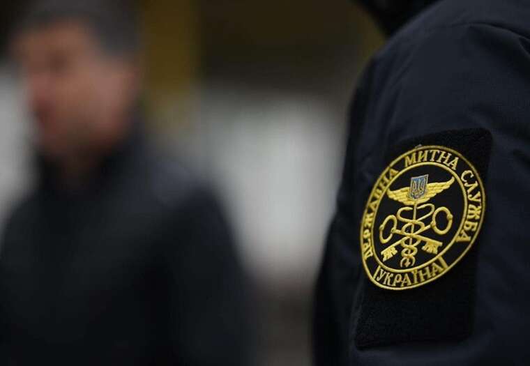 Закарпатские таможенники изъяли элитные сумки и обувь на сумму около миллиона гривен