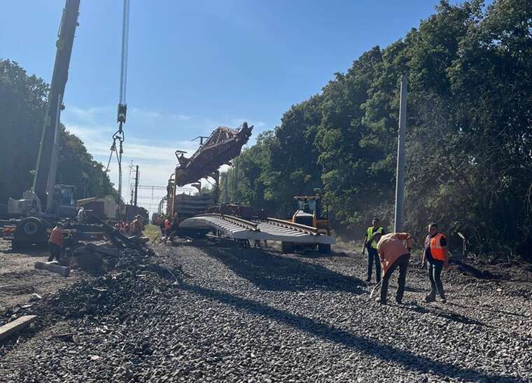 Під Києвом тривають роботи з відновлення залізниці після вибухів, – Кулеба