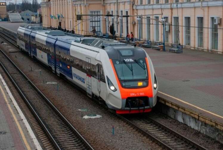 Через нічні атаки на залізницю багато поїздів змінили маршрути, – «Укрзалізниця»