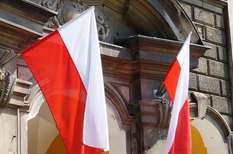 Сенат Польши принял закон об иностранцах и соцпомощь для украинцев без поправок