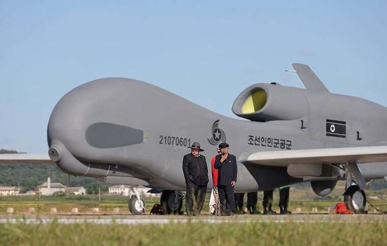 Кім Чен Ин відвідав випробування ударних дронів та наказав оснастити їх штучним інтелектом