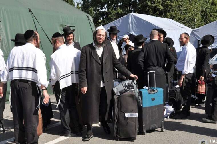 "Немов на сміттєзвалищі": автобуси після приїзду до Умані хасидів залишили в жахливому стані