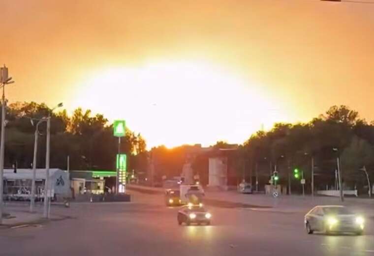 Масована атака на Дніпро: з’явилися відео моменту ракетного удару