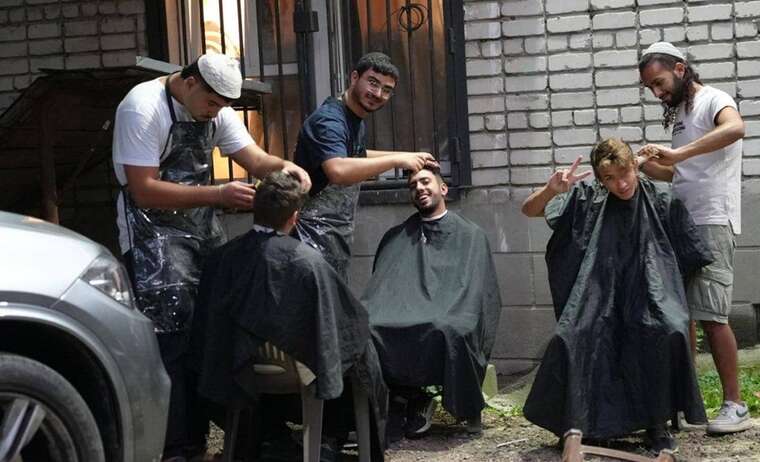 Атмосфера в єврейському кварталі: хасиди вірять, що отримають благословення на наступний рік