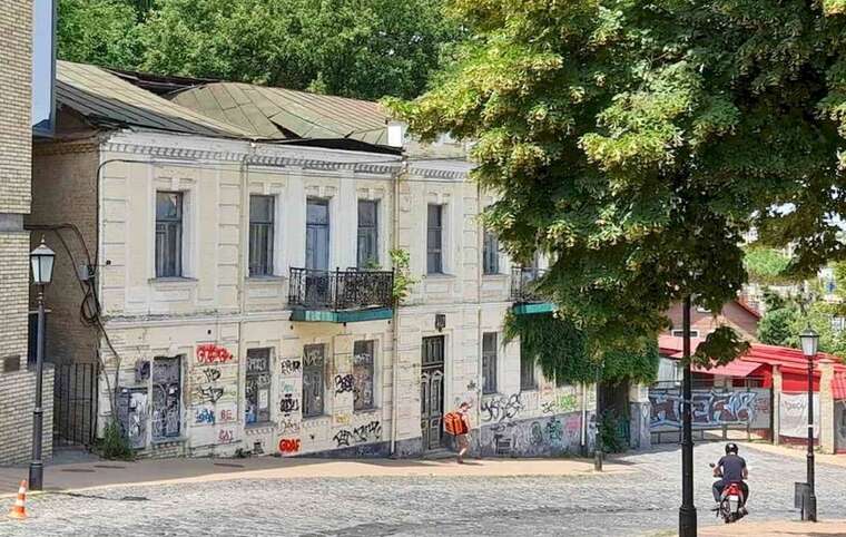 Сын Бродского и партнеры: кто стоит за скандальной "реконструкцией" на Андреевском спуске